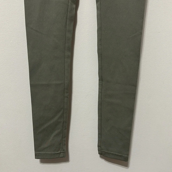 Essentials - Picture 3 of 8